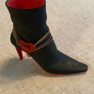 Just The Right Shoe, Love Heals. Excellent condition.